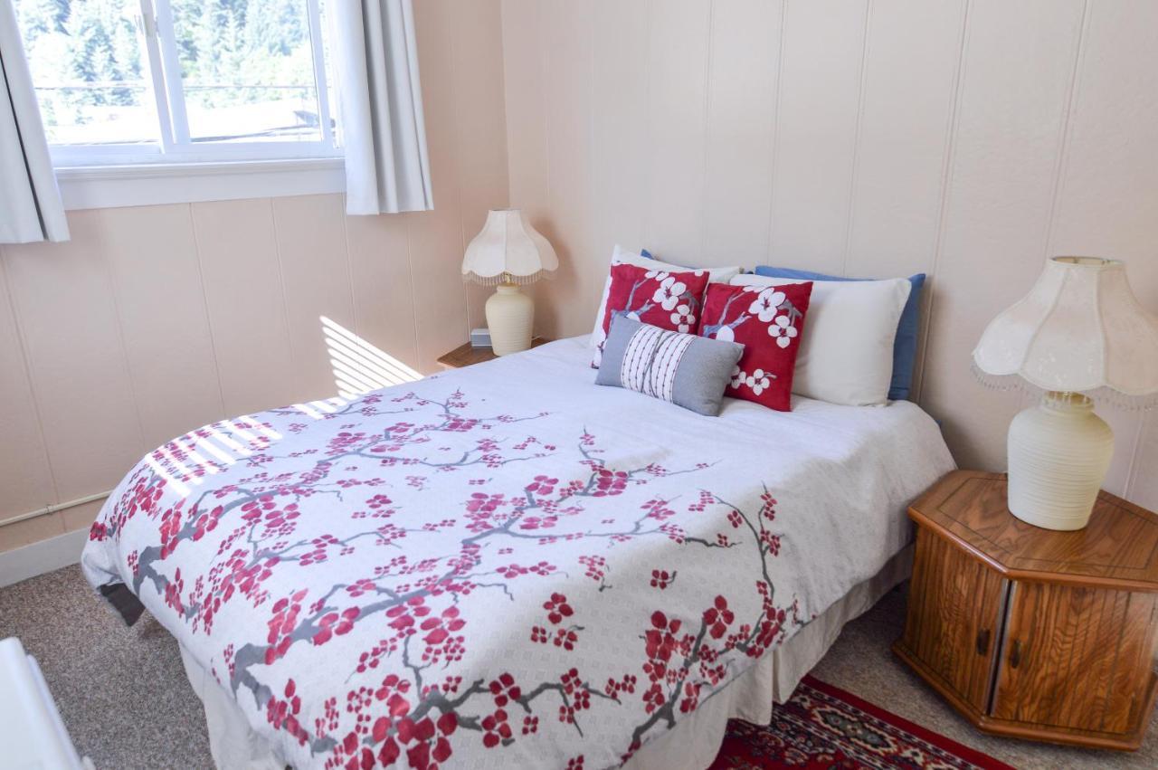 Brown & Hawkins Historical Apartments Seward Extérieur photo