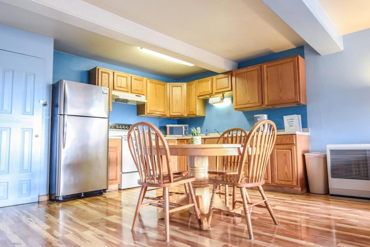 Brown & Hawkins Historical Apartments Seward Extérieur photo